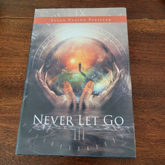Never Let Go By Susan Elaine Pfeiffer Romance Time Travel Book - Picture 1 of 3